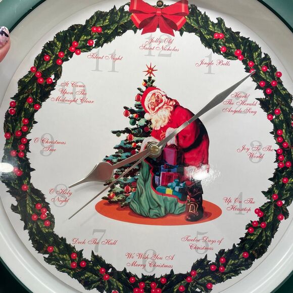 Christmas Musical Light Activated Analog Wall Clock Santa & Wreath 12 Carols - Picture 6 of 6